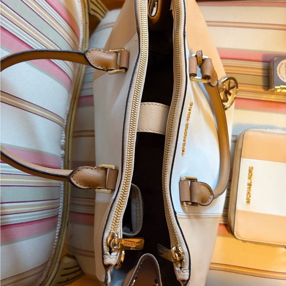 Michael Kors Tan and White Color Block Sutton Bag Set - Picture 3 of 9